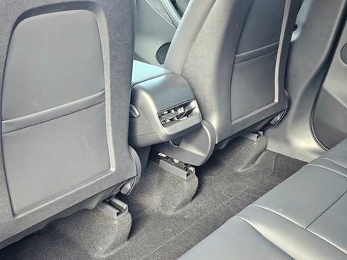 Used 2024 Tesla Model Y Long Range image 23