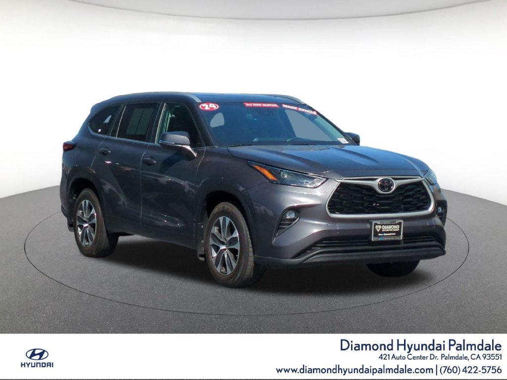 Used 2024 Toyota Highlander XLE AWD/4WD image 1