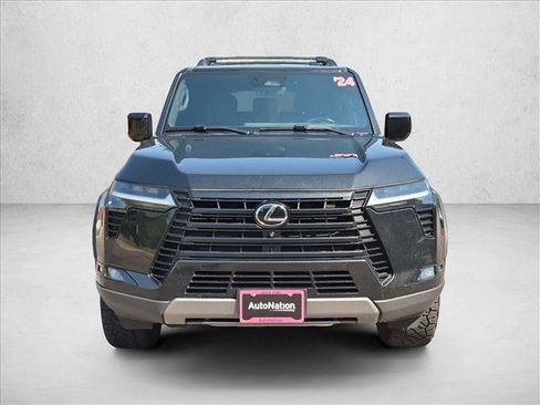 Used 2024 Lexus GX 550 AWD/4WD image 2