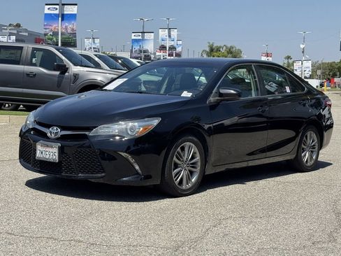 Used 2015 Toyota Camry SE FWD image 3
