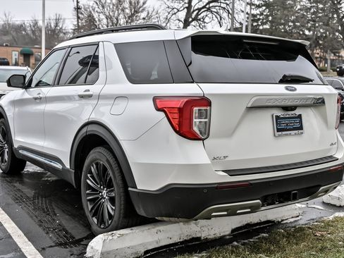 Used 2023 Ford Explorer XLT w/ Equipment Group 202A image 6