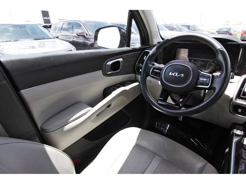 Used 2023 Kia Sorento S w/ Panoramic Sunroof Package AWD/4WD image 9