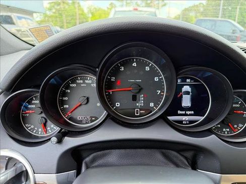 Used 2016 Porsche Cayenne AWD/4WD image 11