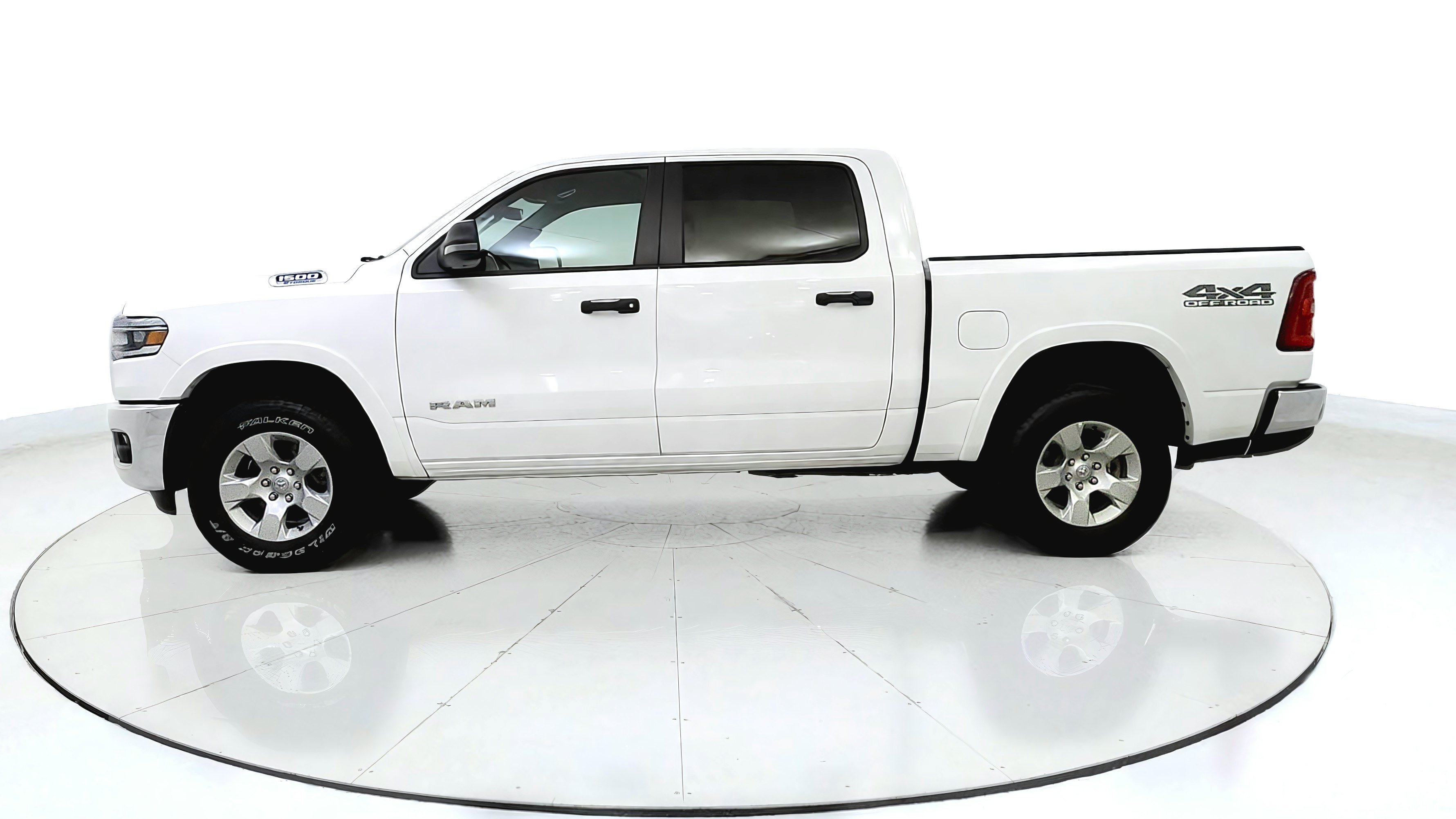 Used 2025 RAM 1500 Big Horn AWD/4WD image 4