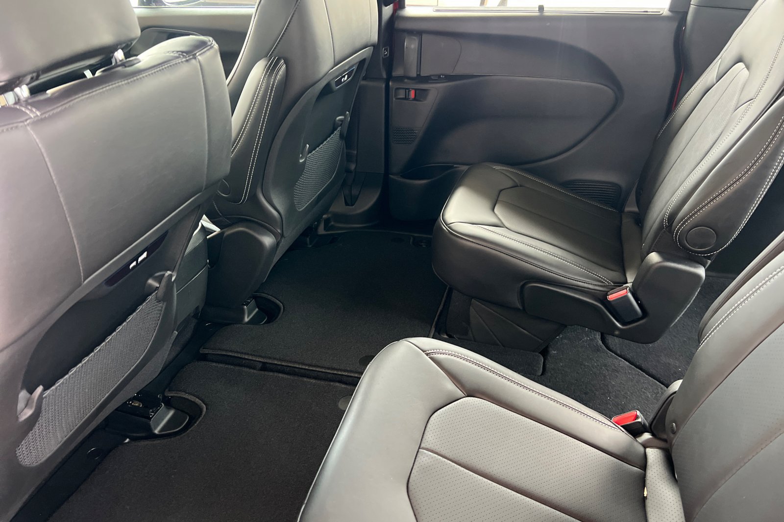 New 2026 Chrysler Pacifica Select AWD/4WD image 15