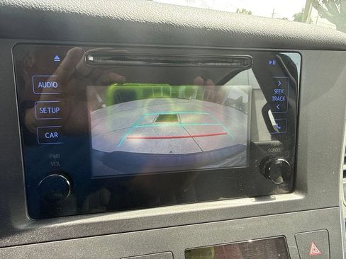 Used 2017 Toyota Sienna L FWD image 12
