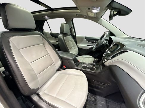 Used 2018 Chevrolet Equinox Premier image 30