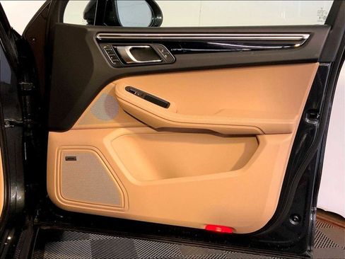 Certified 2026 Porsche Macan AWD/4WD image 26