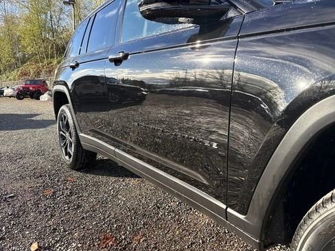 New 2025 Jeep Grand Cherokee Limited image 32