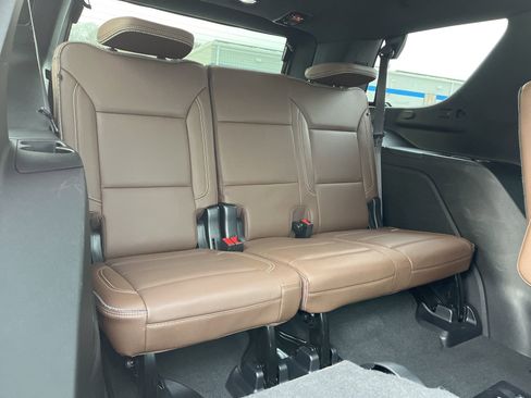 Used 2023 Chevrolet Tahoe High Country w/ LPO, Illumination Package image 18