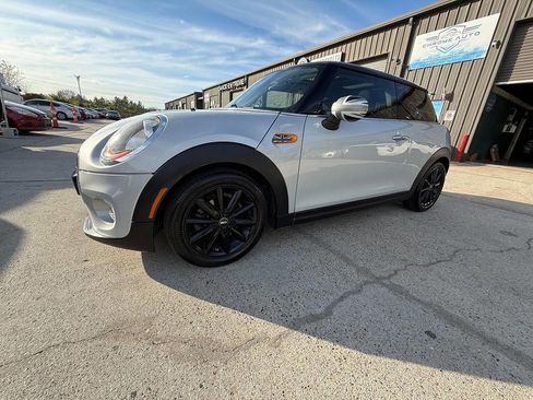 Used 2016 MINI Cooper 2-Door Hardtop image 5