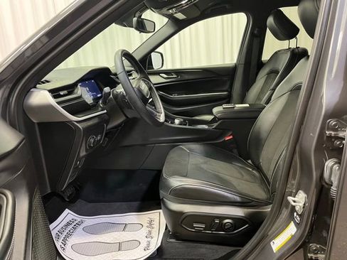 Used 2024 Jeep Grand Cherokee L Altitude image 4