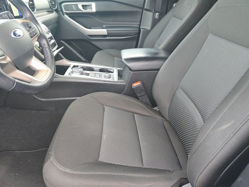 Used 2022 Ford Explorer XLT image 12