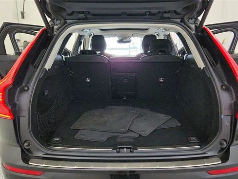 Used 2023 Volvo XC60 B5 Ultimate w/ Climate Package image 19
