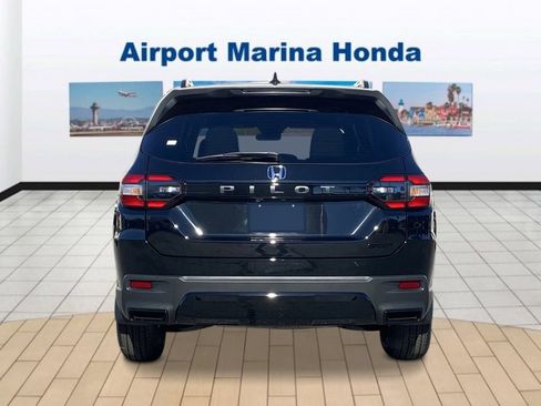 New 2026 Honda Pilot Sport image 3