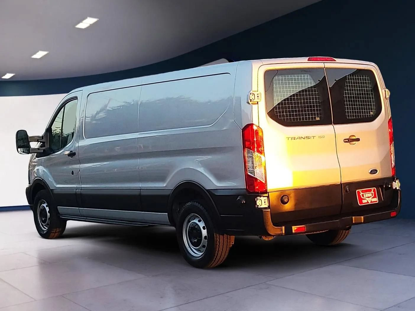 Used 2019 Ford Transit 150 148 Low Roof RWD image 3