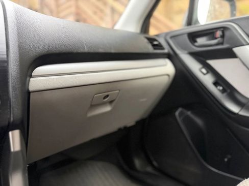 Used 2015 Subaru Forester 2.5i w/ Alloy Wheel Package image 16