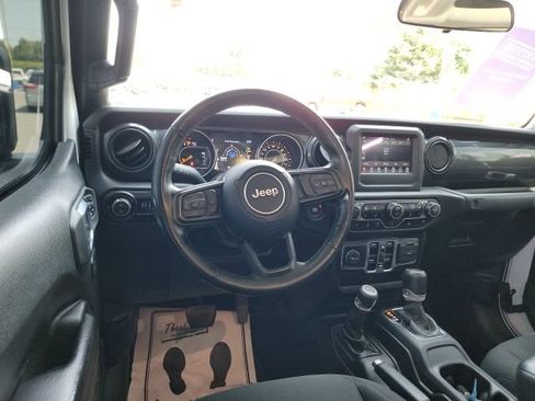 Used 2020 Jeep Gladiator Sport image 16