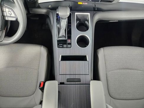 Used 2025 Toyota Sienna LE image 24