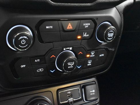 Used 2021 Jeep Renegade Sport image 17