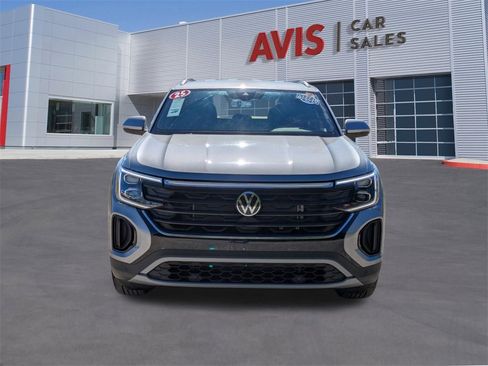 Used 2025 Volkswagen Atlas Cross Sport SE image 2