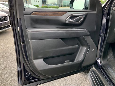 Used 2024 Chevrolet Tahoe Premier RWD image 20