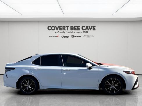 Used 2023 Toyota Camry SE image 11