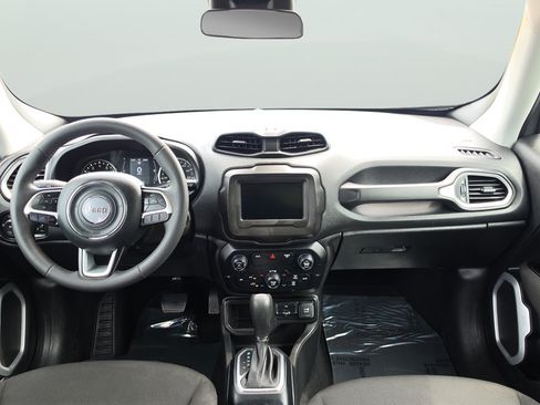 Used 2020 Jeep Renegade Latitude FWD image 9