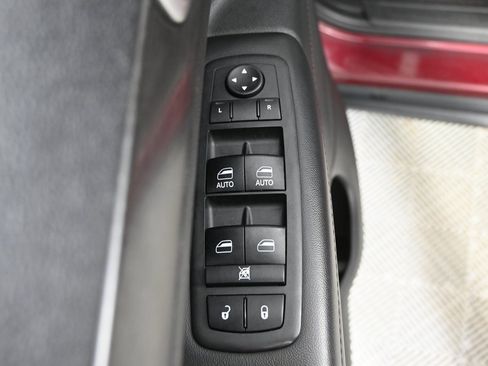 Used 2018 Jeep Grand Cherokee Laredo image 19