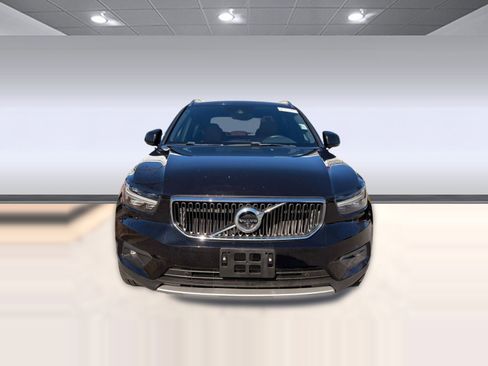 Used 2019 Volvo XC40 T5 Momentum image 6
