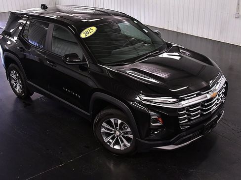 Used 2025 Chevrolet Equinox LT w/ Safety and Technology Package image 11