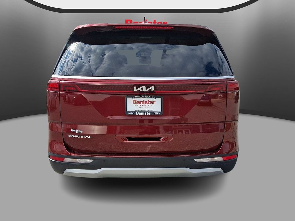 Used 2024 Kia Carnival LX FWD image 5