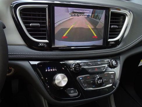 New 2024 Chrysler Pacifica Limited w/ S Appearance Package image 23