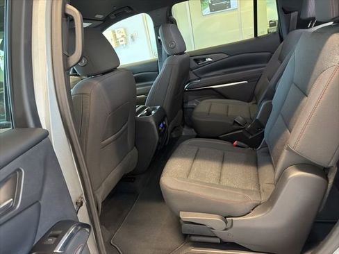 Used 2024 Chevrolet Traverse Z71 AWD/4WD image 16
