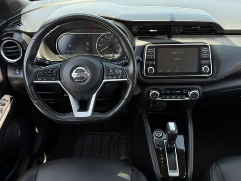 Used 2019 Nissan Kicks SR w/ SR Premium Package FWD image 12