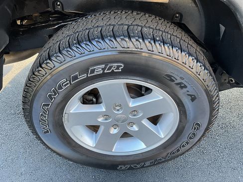 Used 2018 Jeep Wrangler Sport image 14