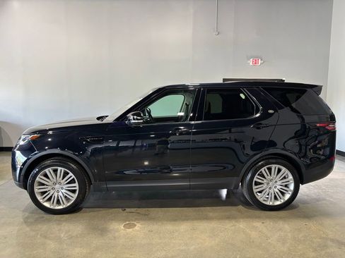 Used 2017 Land Rover Discovery First Edition AWD/4WD image 2