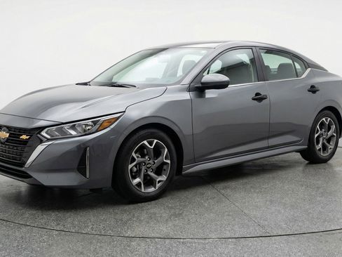 Used 2025 Nissan Sentra SV FWD image 3