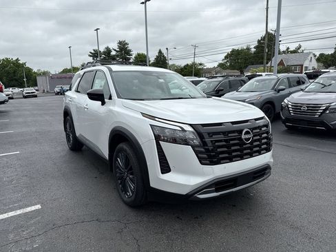 New 2026 Nissan Pathfinder SL w/ SL Premium Package AWD/4WD image 15