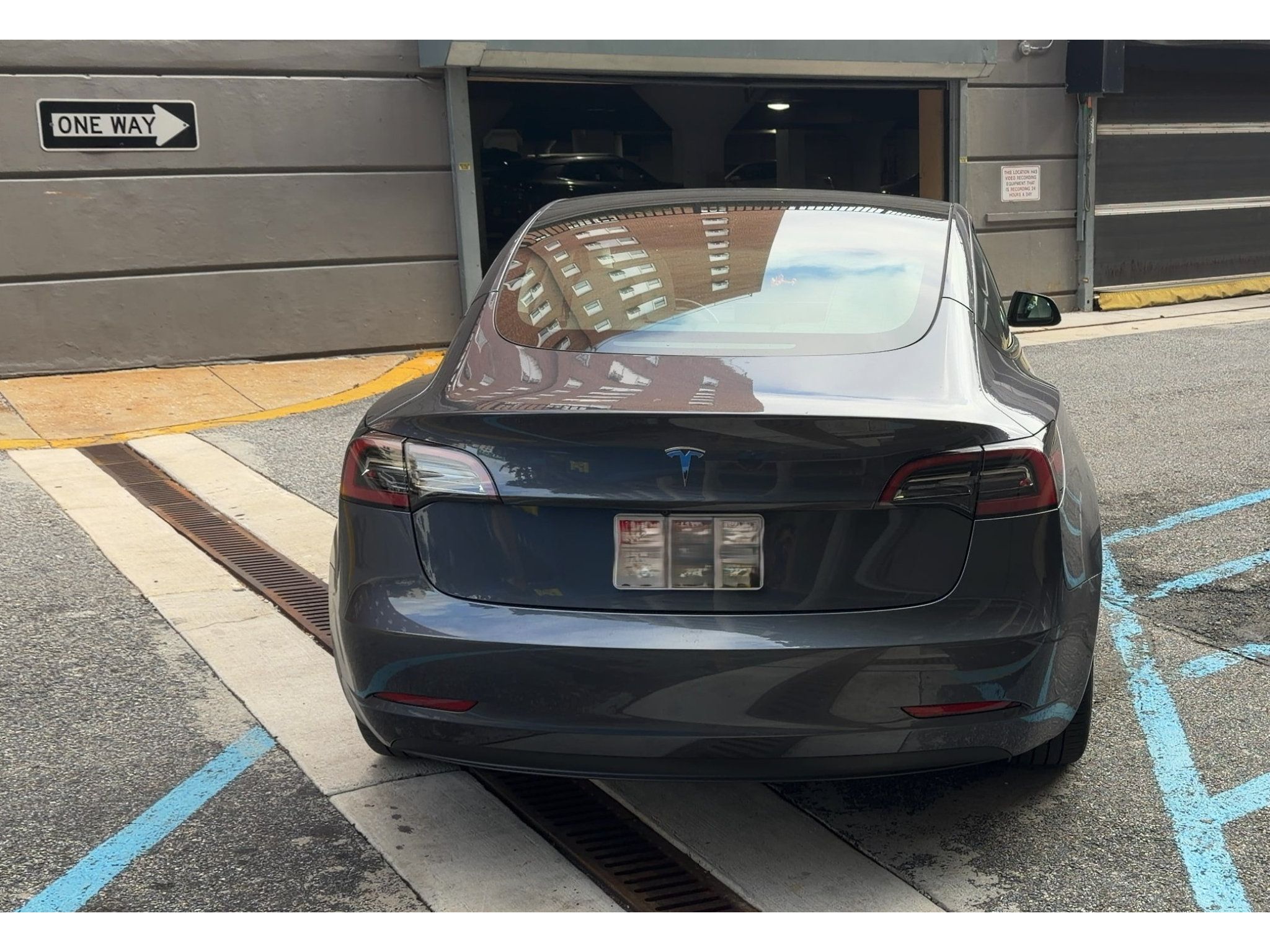 Used 2023 Tesla Model 3 Standard Range RWD image 5