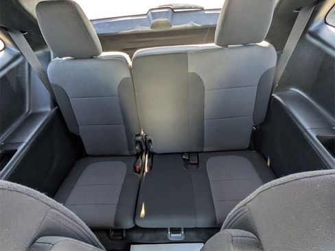 Used 2023 Chevrolet Traverse LT image 27