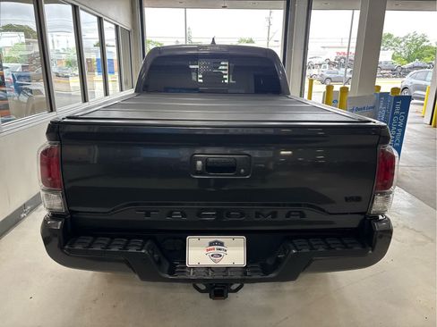 Used 2022 Toyota Tacoma TRD Off-Road w/ TRD Premium Off Road Package AWD/4WD image 7