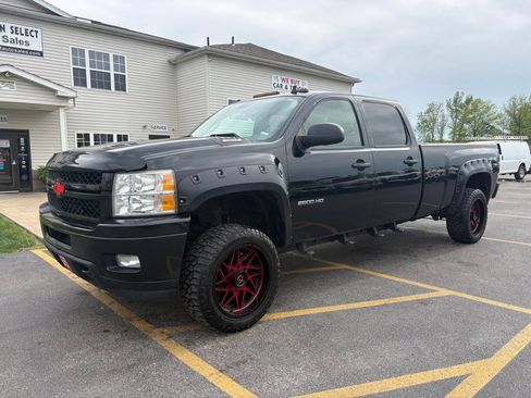 Used 2011 Chevrolet Silverado 2500 LT w/ Interior Plus Package AWD/4WD image 2