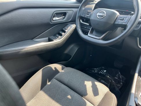 Used 2025 Nissan Rogue SV FWD image 39