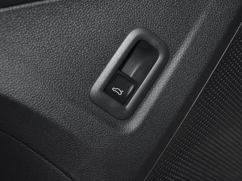 New 2026 Volkswagen Tiguan SE image 5