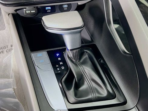 Certified 2024 Hyundai Elantra SE image 16