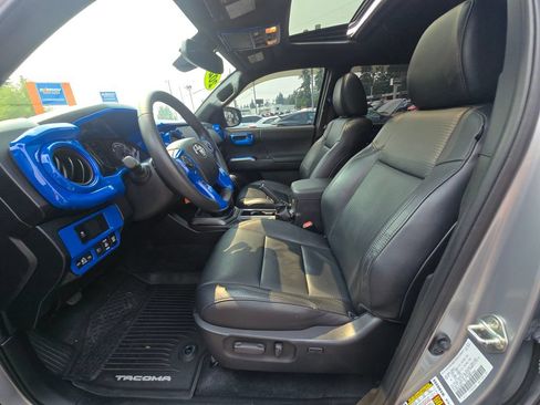 Used 2020 Toyota Tacoma TRD Off-Road w/ TRD Premium Off Road Package AWD/4WD image 21