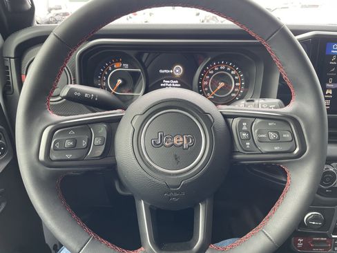 Used 2024 Jeep Wrangler Unlimited Rubicon w/ Convenience Group image 12