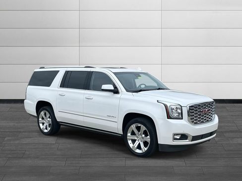 Used 2020 GMC Yukon XL Denali w/ Denali Premium Package image 7
