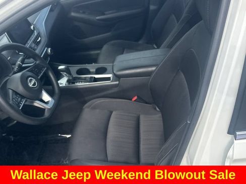 Used 2025 Nissan Altima 2.5 SV FWD image 17